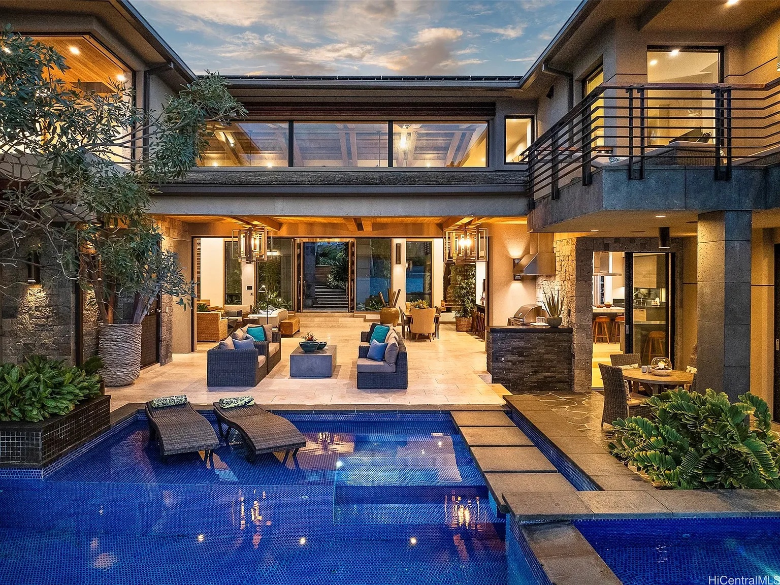 999 Piikoi St, Honolulu, HI 96814 — photo 1